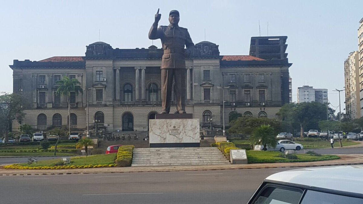 A Estátua de Samora Machel located in the center of Praça da Independência in Maputo, Mozambique