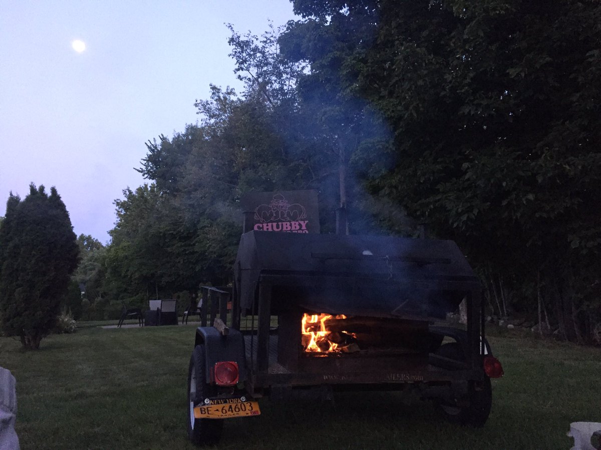 ChubbyBuddybbq's tweet photo. Fire is started @The Fairways of Halfmoon little course for a small group outing #pulledpork #ribs #redneckchicken https://t.co/F5uXnIQyu9