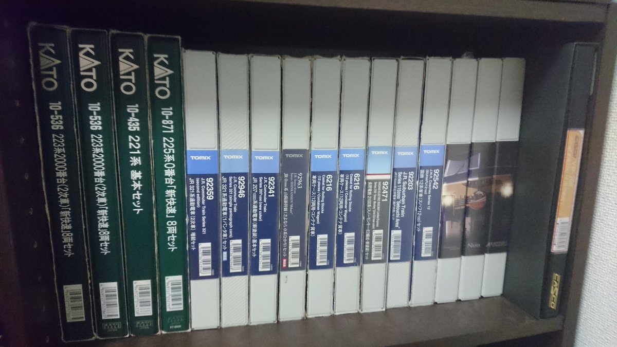 てっちゃん 特に呟くことがないので 現在のnゲージ収納棚を紹介します 笑
