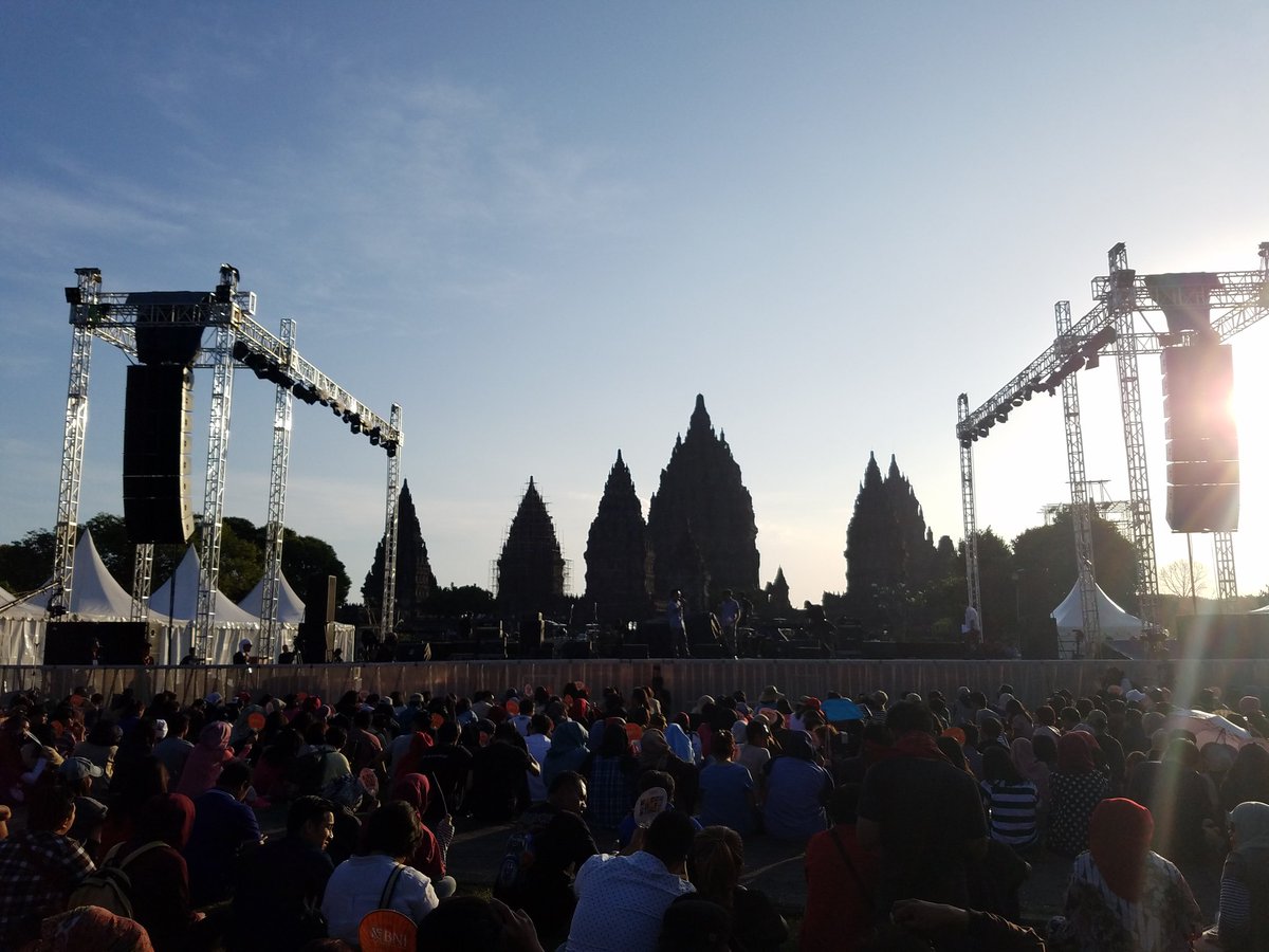 #IndiHomePrambananJazz  Rawkss!