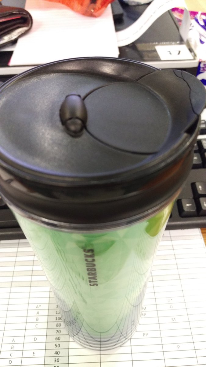 kevwan_7's tweet photo. @StarbucksUK I've used this flask like 10 times and the lip has already broke... was it really worth my money? https://t.co/bNAHq0Bgum