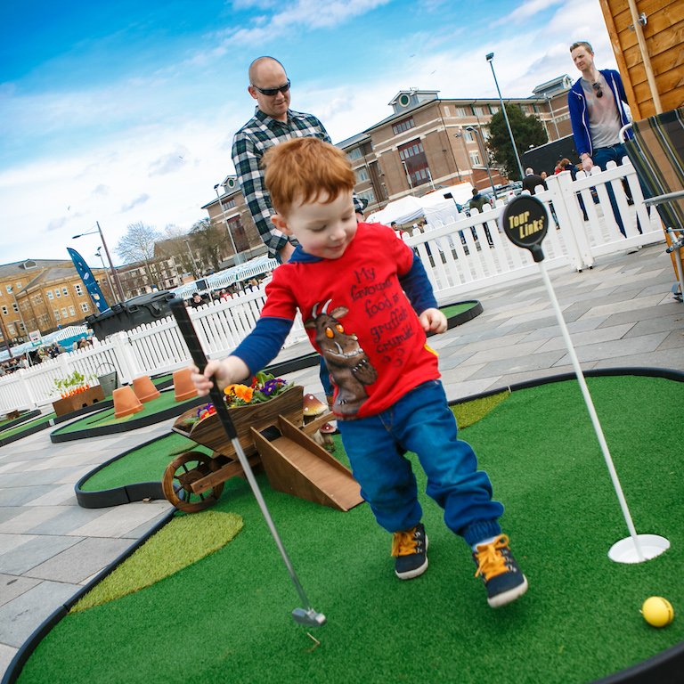 thehitandhope1's tweet photo. Mini Golf - fun for all ages. #minigolf #crazygolf #portablefun https://t.co/CWF6RUYhhx
