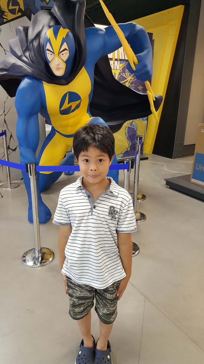 일렉트로마트 판교점에서 노트북 득템!!
남자들의 놀이터~
다양한 가전제품부터 자전거,피규어까지
구경하기 딱 좋아~!!!!