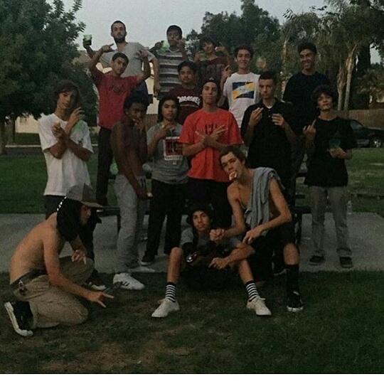 SkateloserV's tweet photo. #family https://t.co/Llua0YNahW