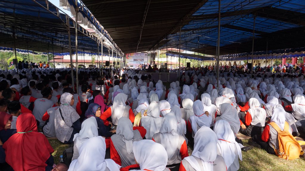 LettoBand's tweet photo. Kemarin siang, Luar biasa UIN Salatiga #latepost  #lettoband https://t.co/hfduUe6BVm