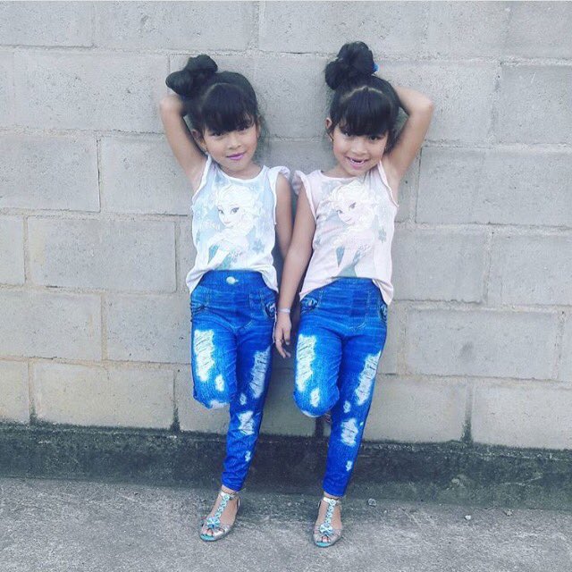 OfficialTwinMom's tweet image. These beautiful ladies know style!! #twinsperation #twinmom #modeltwins @maedasgemeas_salermo