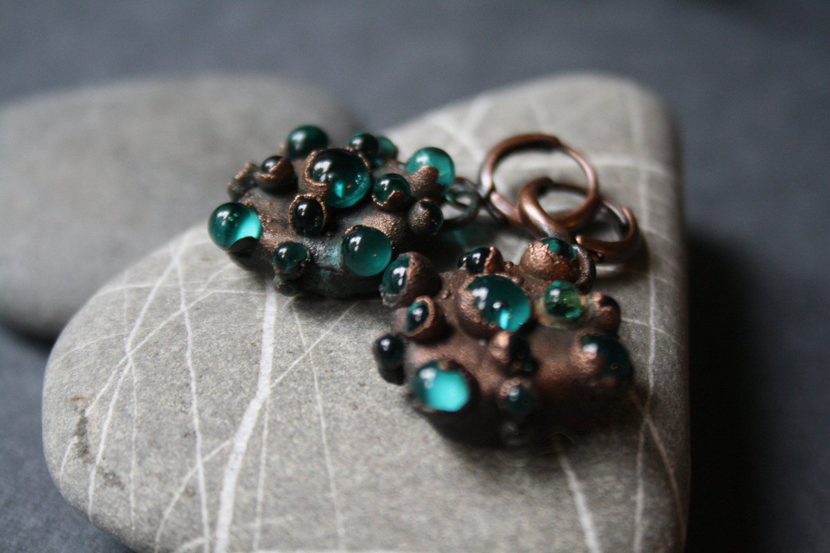 Like_A_Glass's tweet photo. #dragonglass #eyes #monstereyes #glasseyes #emerald #earrings #treasure #medieval #ethnic #authentic #unusual #art https://t.co/Mjz6vBuPUi