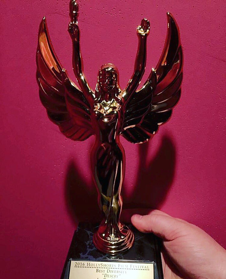 DescryShortFilm's tweet image. Congrats cast&amp;amp;crew for winning the Diversity In Film award @HollyShorts Thank you #HSFF16 💁🏿💁🏻👦🏽🙋🏼👨🏻🌈