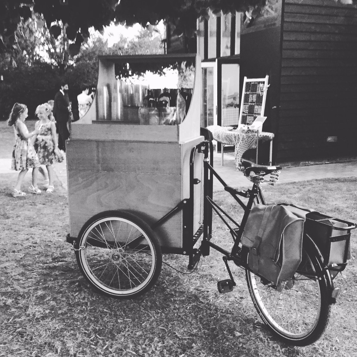 baronabike's tweet photo. @henrymoorefdn last #weekend for a #wedding serving 100 #jagerbombs #amazing #sculptures #sunny #evening https://t.co/zdA78DzKR3