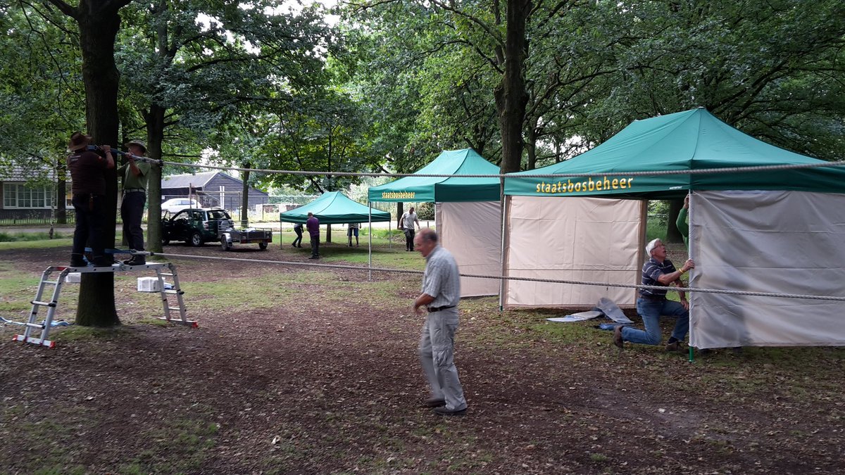 Bosw8erJanneke's tweet photo. Opbouw Strabrechtse heidedag is van start... In samenwerking met IVN Heeze - Leende.. https://t.co/LCkzupBC8h