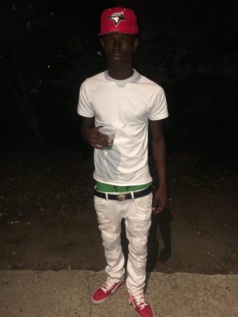 MitchGz_'s tweet photo. I ride my own wave, I be fly 🎒😎🔥 https://t.co/f4Ev8QZZ6p