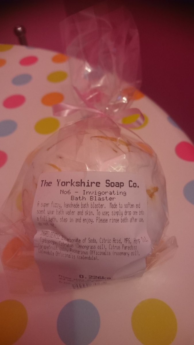 N3CR0M4NC3R's tweet photo. This mornings invigoration comes courtesy of @ysoap , going to be lovely :D #bathbomb #yorkshiresoap #bathblaster https://t.co/2KfSSRsUpl