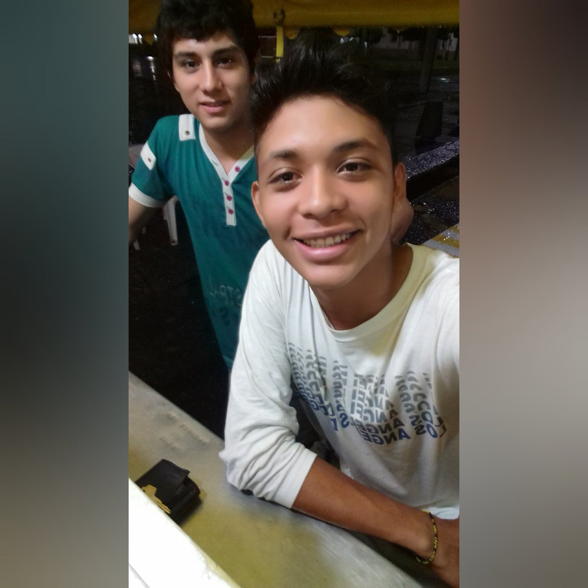 heberboa1234's tweet photo. Cuñadoo #soysultan #amigos #rummys https://t.co/HJUp9iEDPB