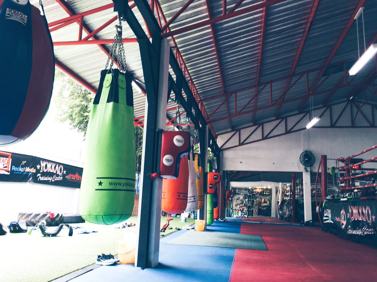 昨日はYokkaoジムでトレーニング。新しくGETしたFairtexのグローブが