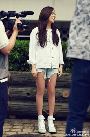 Hasil gambar untuk blackpink jisoo legs