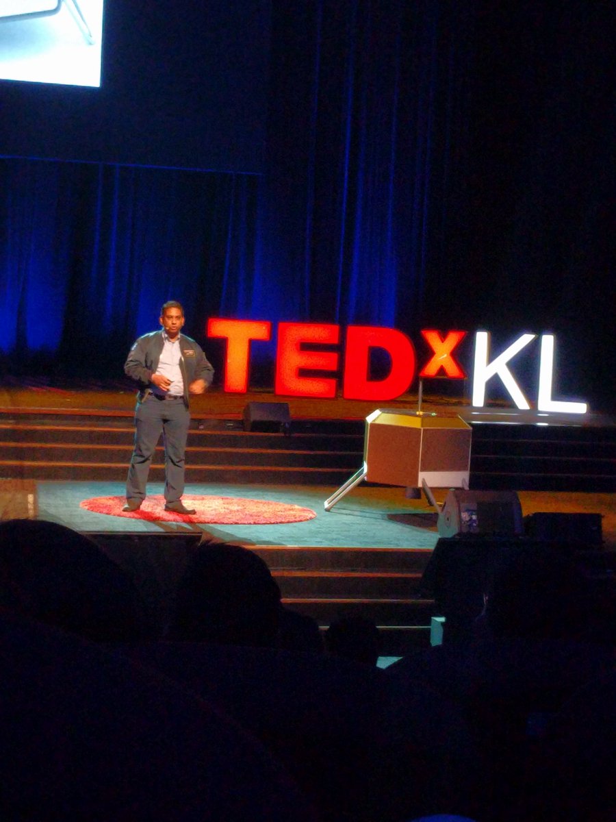 yudhis_bvb's tweet photo. So that is actually a spacecraft. π― #Resonance2016 #TEDxKL https://t.co/SwUtpDdZYG
