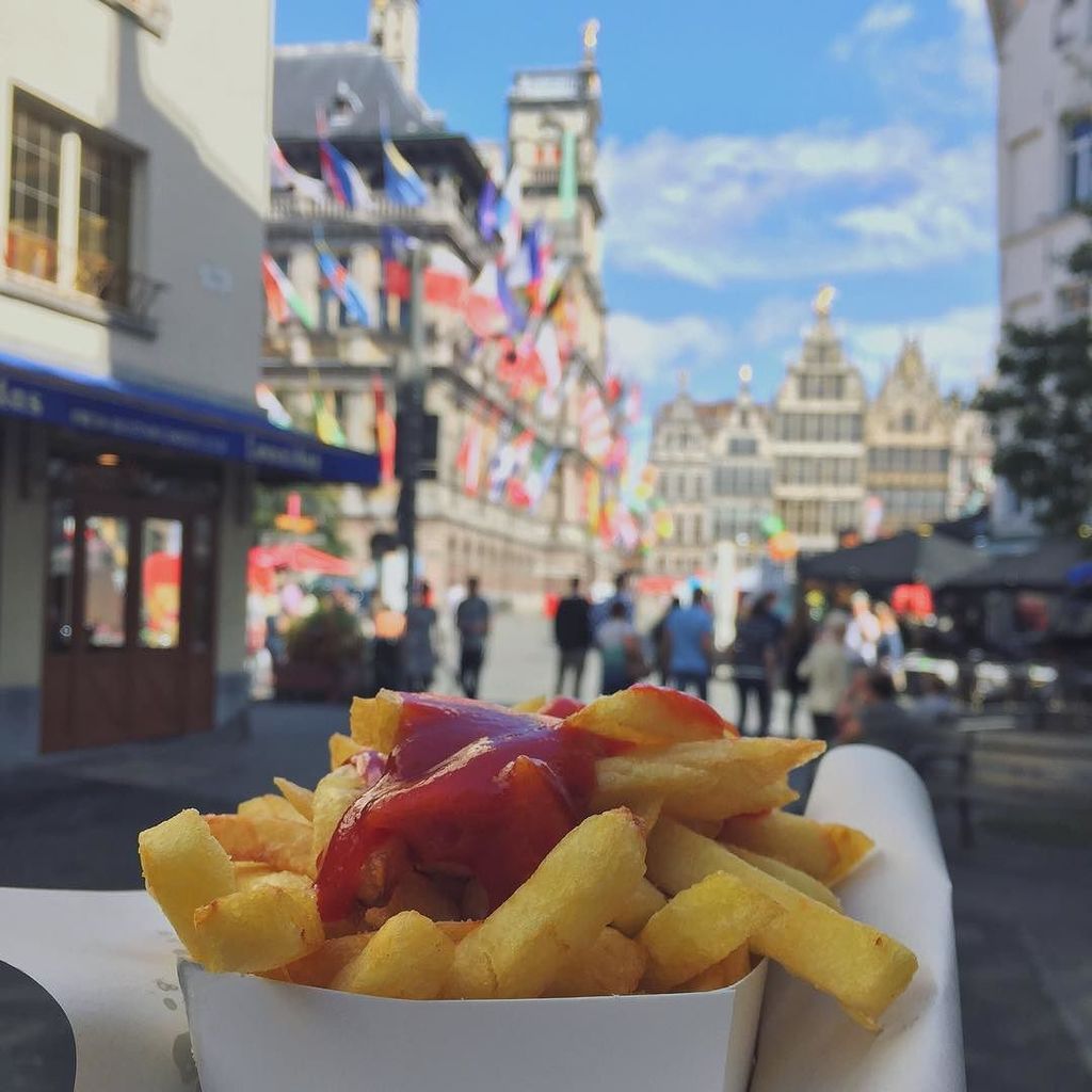 Sunwhere_fr's tweet photo. Friet Klein !
#emb #thisisantwerp #visitantwerp #antwerpen #anvers #amberes #instantwerpen #vierkantwerpen #antwer… https://t.co/W57kAgPx4D