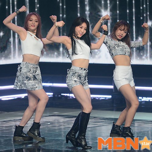 KIMCHUNGHA_TH's tweet photo. (PRESS) 160817 #IOI2ndWin @ SHOW CHAMPION
#IOI #아이오아이 #CHUNGHA #청하 🐹 https://t.co/70Co5Hmuft