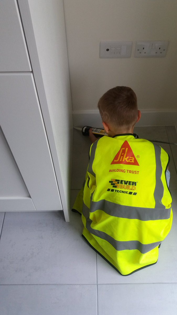 MasterSealants's tweet photo. Next generation coming along nicely @Rozdon_ @chrisgilbert81 @everbuild  #startthemyoung https://t.co/VnogPFNcj9