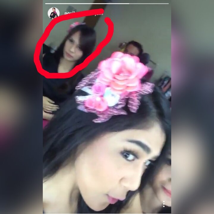 Mpi itu belakang siapa?  Nah kan ketauaaan wkwkw selamat ka atha <a href="/agathAthach/">Agatha Christina</a> <a href="/Noeey_Chibi/">Novi Herlina</a>