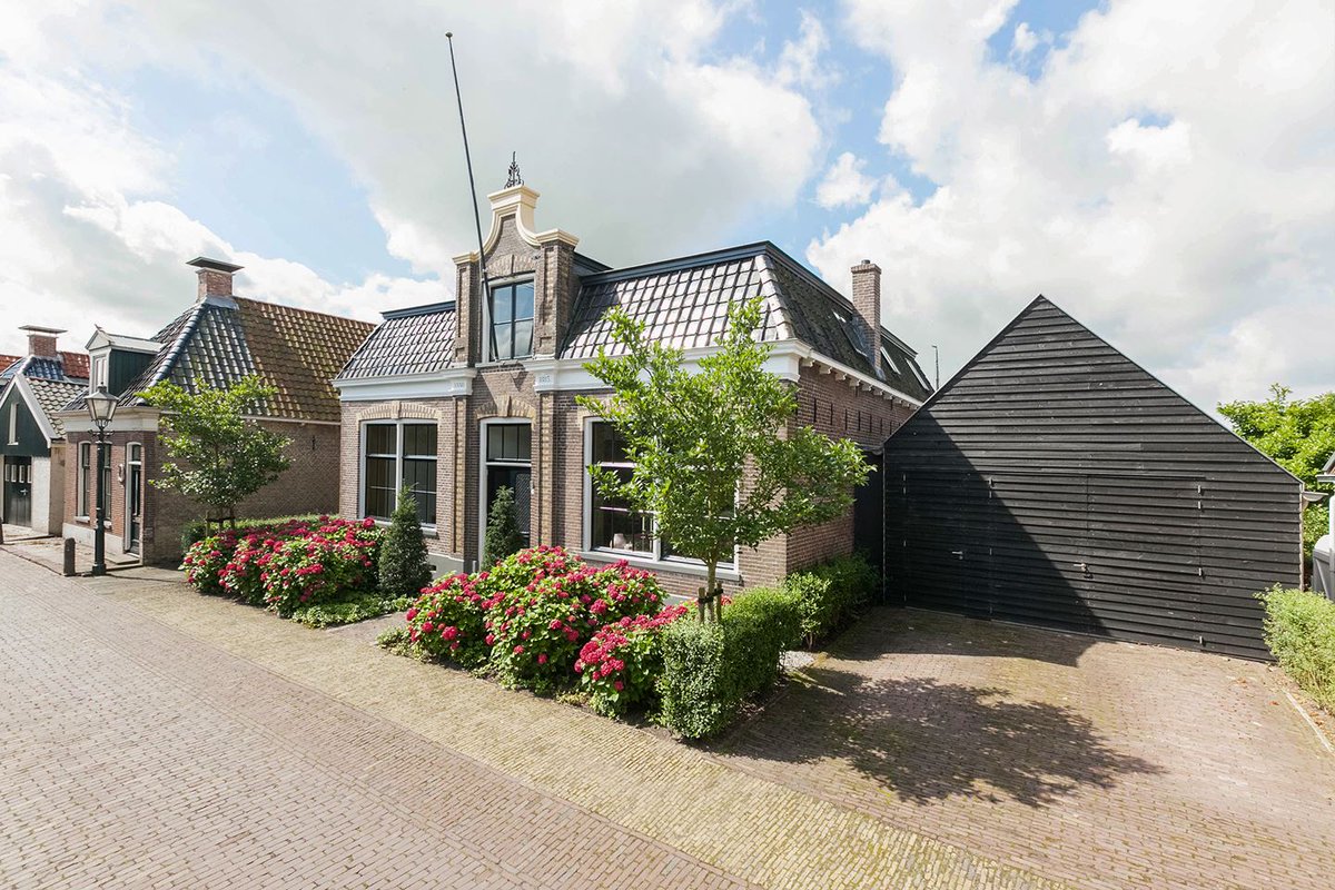 In onze rubriek #huistekoop dit monumentale pand in het Friese Ijlst <a href="/marjanlondeman/">Marjan Londeman</a> bnr.nl/radio/fdpersoo…