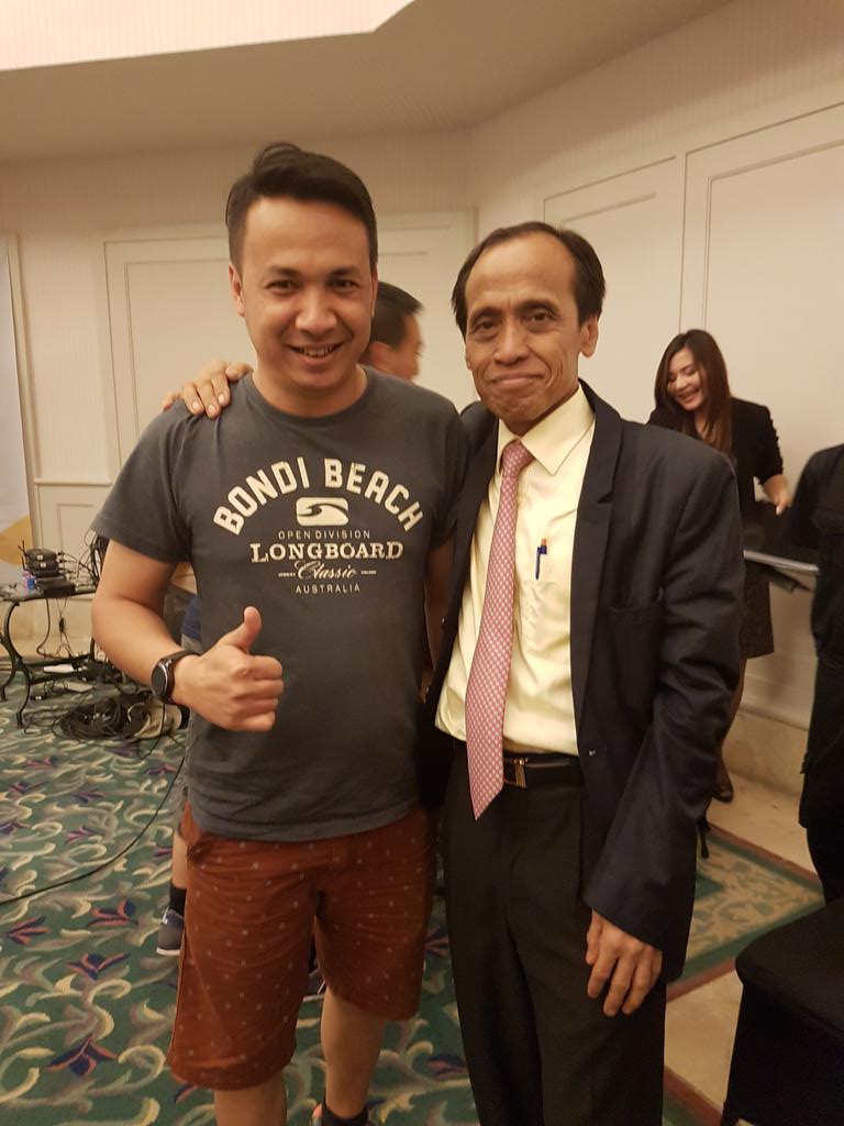agusdisandra's tweet photo. Motivasi dari Pak Blas 
#ibsl2016
#leaderinme 
#proudofaxamandiri 
#groupjp6 https://t.co/5rdEBhPXZr