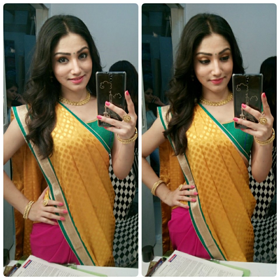 Mirror selfie saree poses 🪞🥰 . . . #mirrorselfie #saree #instapose  #akbarsentry #jammalkudu #sareeposes | Instagram