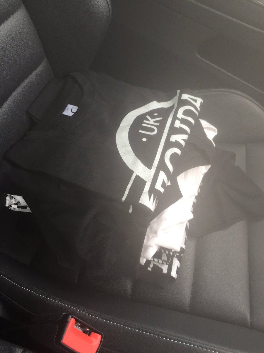 LTZONDA's tweet image. Well over 100 tees sold this week! Only 10 remain, I'll exchange these for lucozades &amp;amp; Jaffa cakes at i58 😎