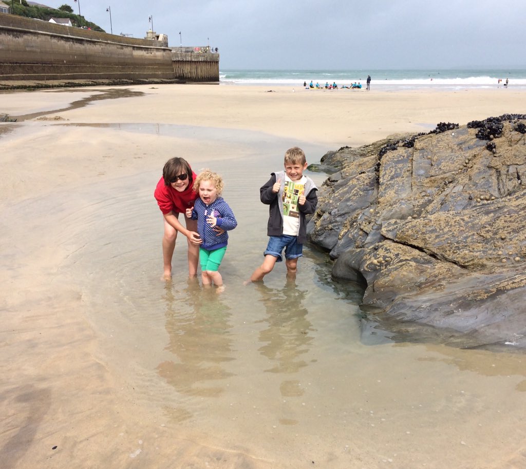 BecsMcNeill's tweet photo. So much for the predicted heavy rain today #rockpoolfun #newquay https://t.co/i132lcZ40l