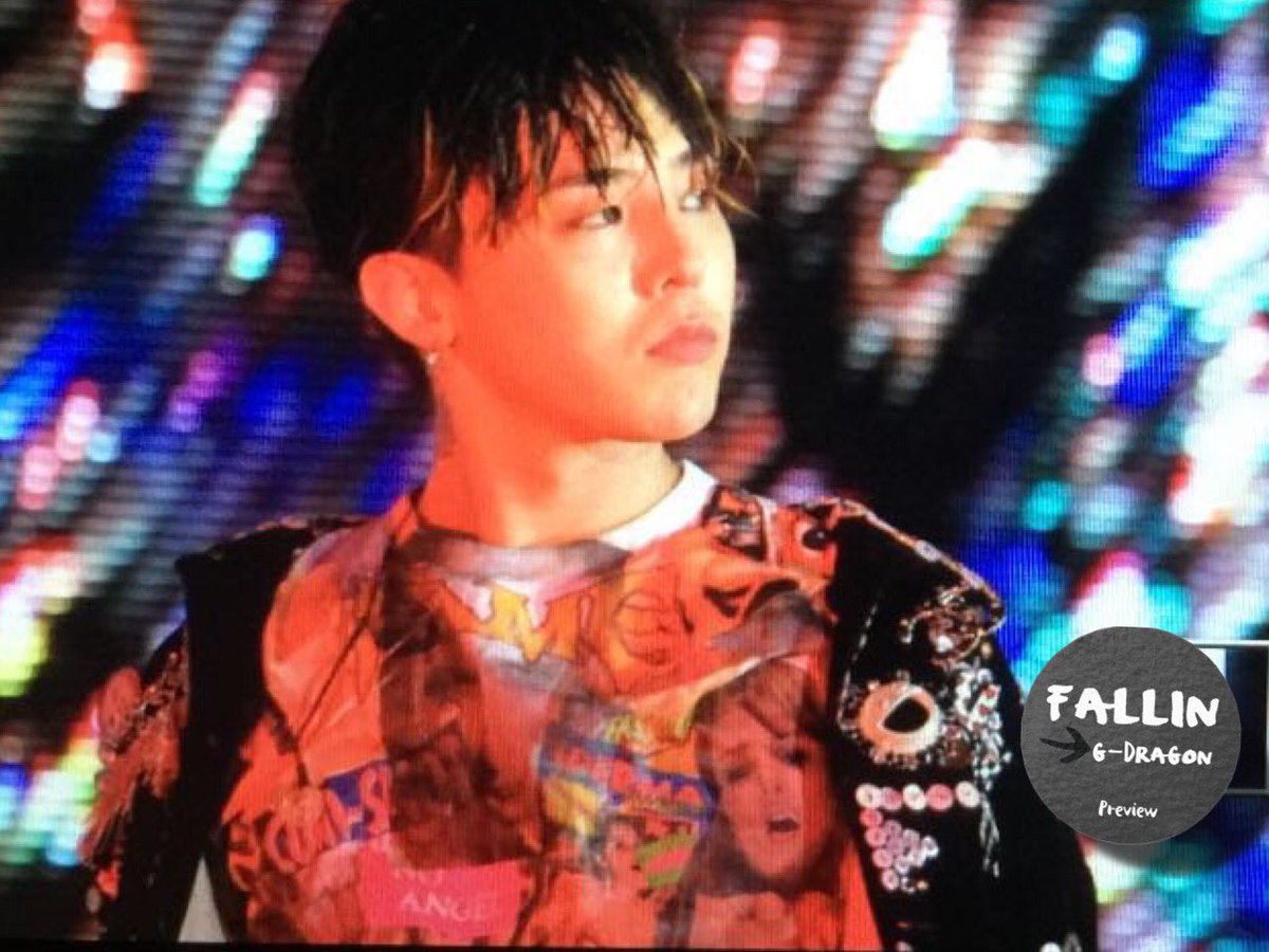 _FallinGD_'s tweet photo. [FallinGD] 20160820 BIGBANG 0.TO.10 / Preview

카리스마 터졌어😭오늘 수고많이 하셨어요 가수님🎤

#GDRAGON #GD #fallingd
@IBGDRGN https://t.co/QxMBmEGcwo