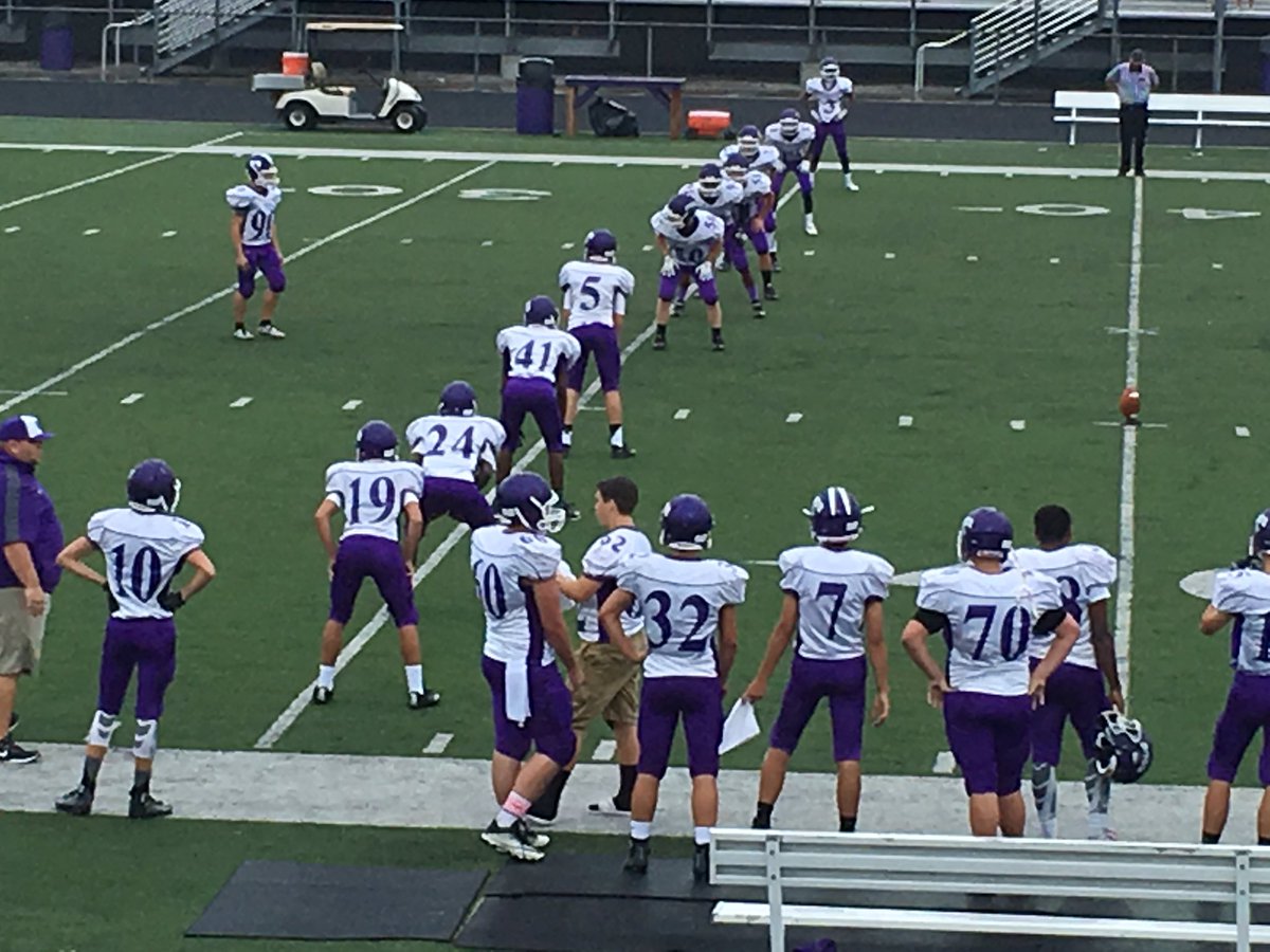 bhsdogs's tweet photo. Freshman Bulldogs up at half 12-0 over Bloomington South. @BHSdogsfootball #bulldogtough https://t.co/ALayndJcWA