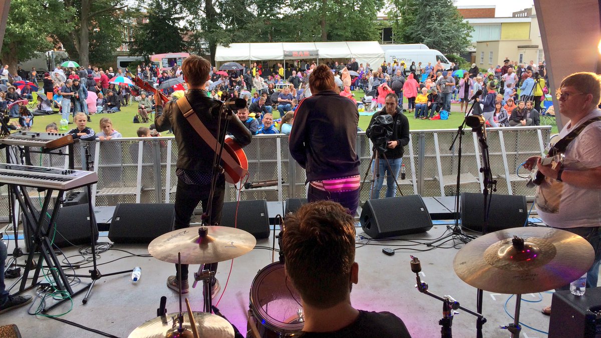 Introducingbhb's tweet photo. We're loving @TheWondersmiths on stage at #dunstablerocks @DunstableEvents @DunstableTC https://t.co/2pMtkjG0Zu