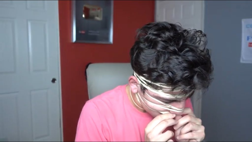 OctoRecon's tweet image. Faze rug caught picking his nose!@FaZeRug