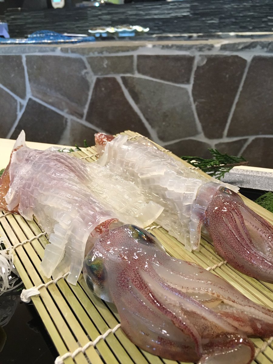 BenitezLocklear's tweet photo. 日帰りで福岡に呼子のイカを食べてきたよ♪
呼子のイカはやっぱめっちゃおいしい♡ https://t.co/T8ImfVMS3M
