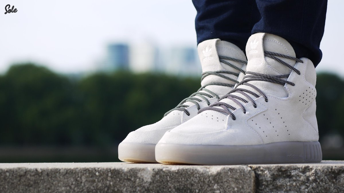 adidas tubular invader on feet