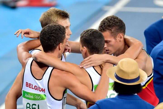 afspraakinrio's tweet photo. Straks vanuit baan 4, tussen @jamaica en @TeamUSA : de #belgiantornados #4x400 Slotnummer #athletics #Rio2016 #dylan https://t.co/LmwBtirniT