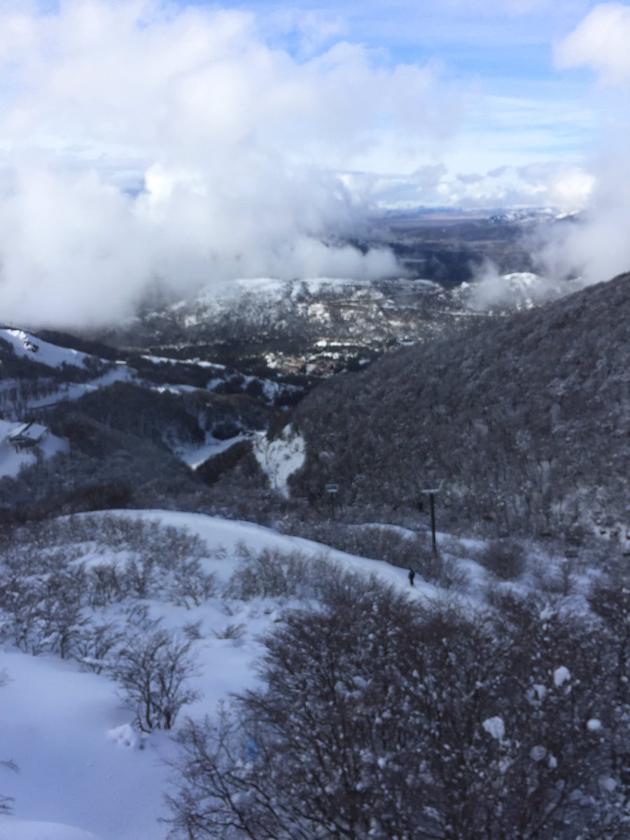 MolinaDanielle's tweet photo. Lugar mais lindo que já vi! Quero voltar mil vezes! #bariloche2016 #neve #esqui #amei #comoamor https://t.co/5Wl6E7yq5W