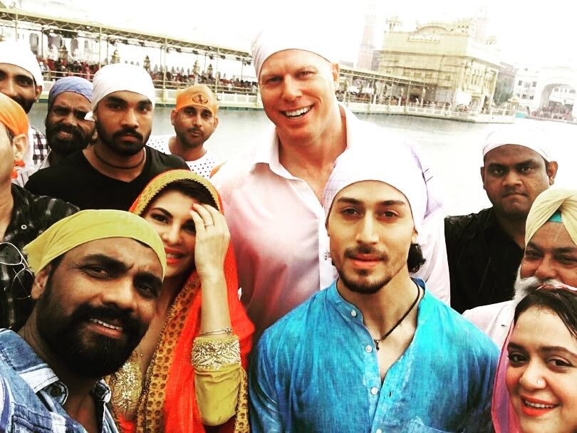 TigerrRules's tweet photo. Team #AFlyingJatt visit the Golden Temple in Amritsar #5DaysToAFJ
@iTIGERSHROFF @Asli_Jacqueline @remodsouza #nathan https://t.co/8p8dOhm3Cm