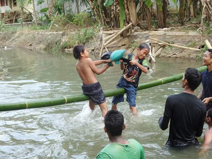 DesaSurobayan's tweet photo. HUT RI 71... Surabayan Rt 03/02 https://t.co/TyOj3UXmEu