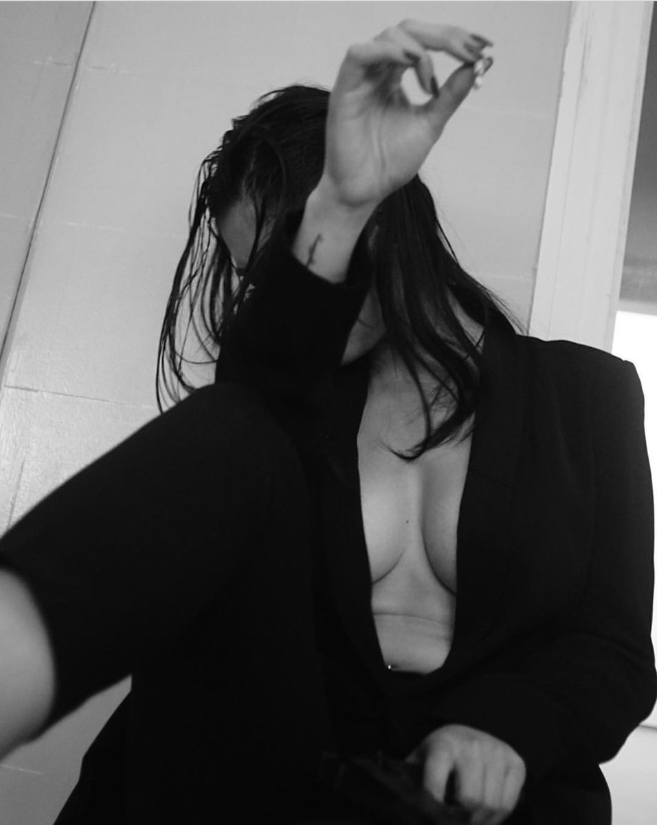 OfficialKimlee's tweet image. Melt away my insecurities, destroy these trust issues. Break down these walls n show me how it's like to love ...