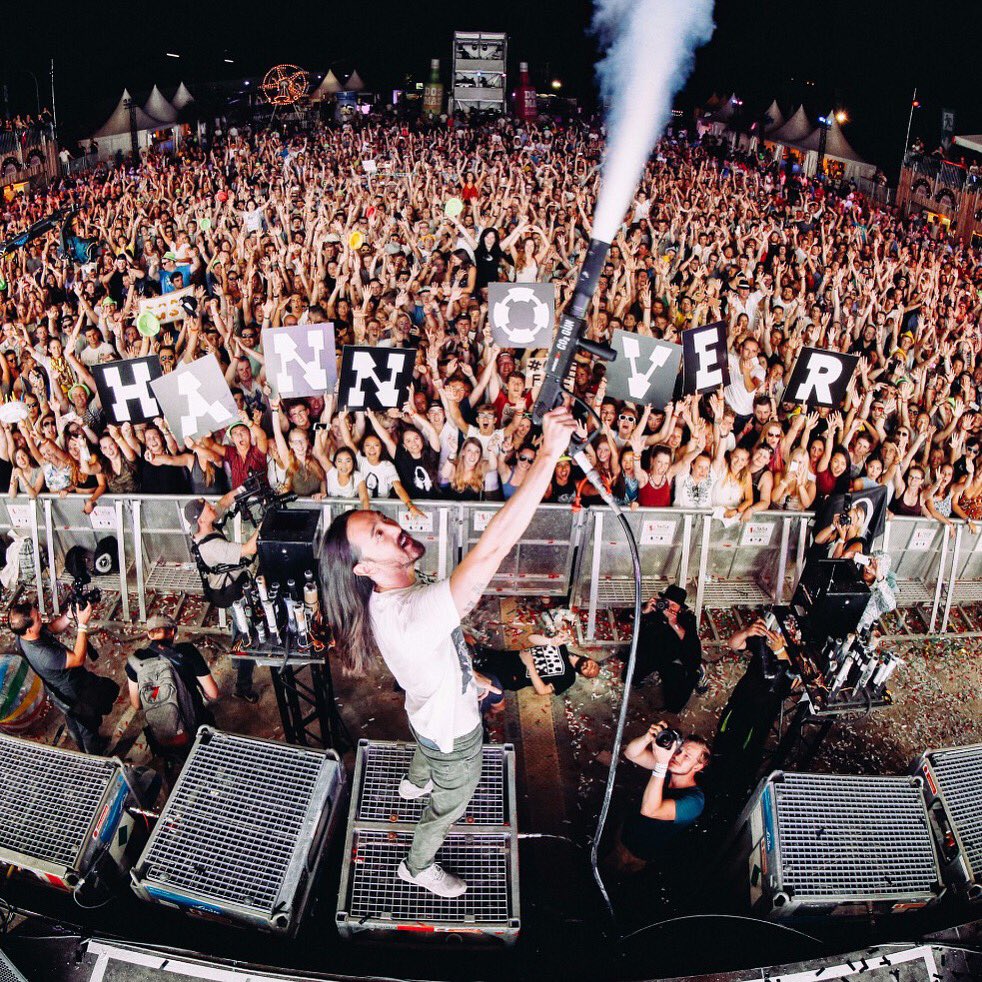 First time in Hannover 5th show this summer in Germany. They always bring the 🔥 #crazysensefestival https://t.co/7b4Vln4gBt