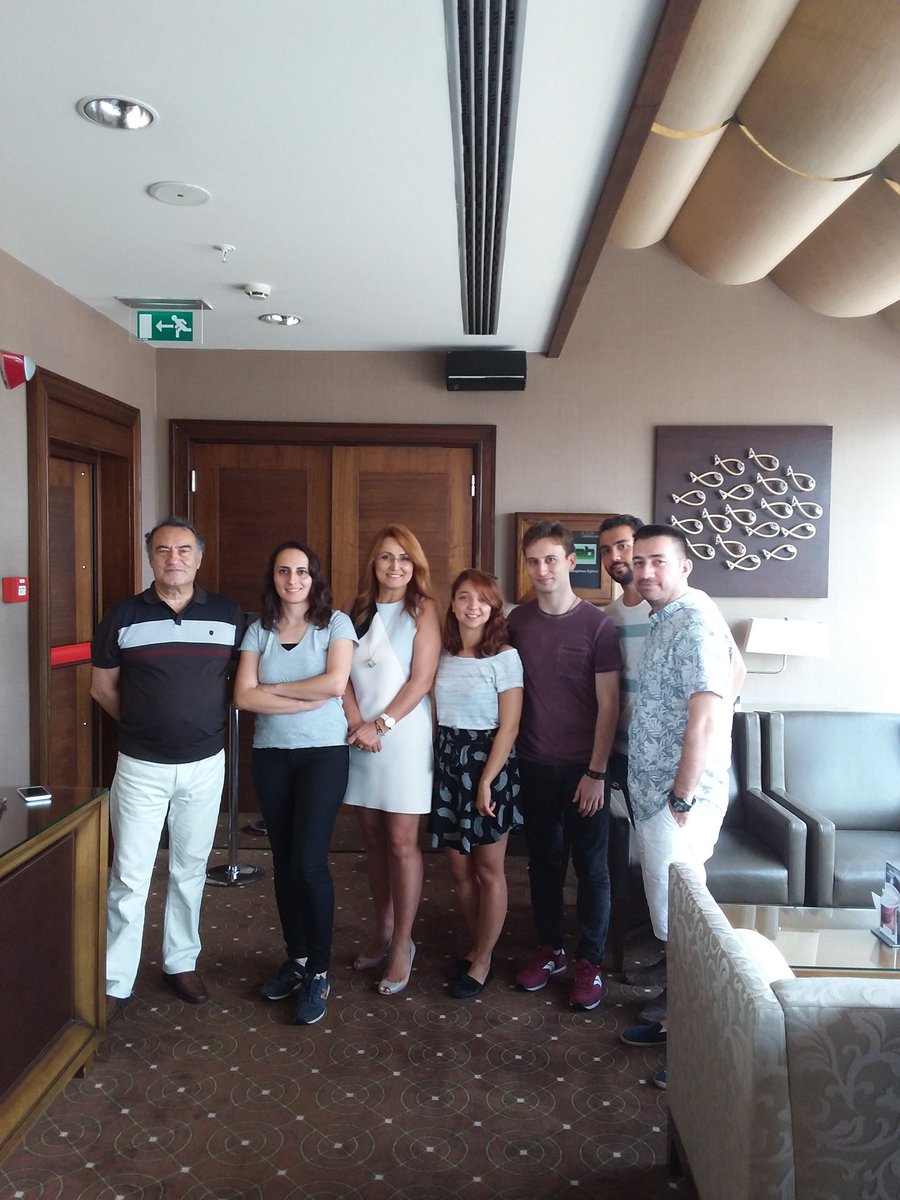 DataLabTR's tweet photo. #RSoftware #verigorsellestirme eğitim ekibi yoğun kodlama ile hala dinamik #ggplot2 #Rcomander #RBasic #dataviz https://t.co/pq6mzBqm49