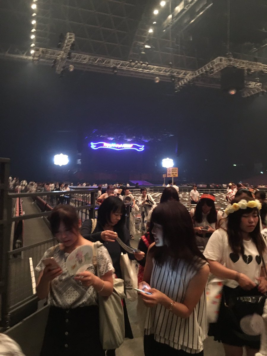 8月日マリンメッセ福岡 Hey Say Jumpライブツアーdearに参戦してきました 初めて行ったけどすごく近くて感動 大ちゃんにはバーンって二回してもらったし ほとんどみんなと目があって最高だった すごく神席でした