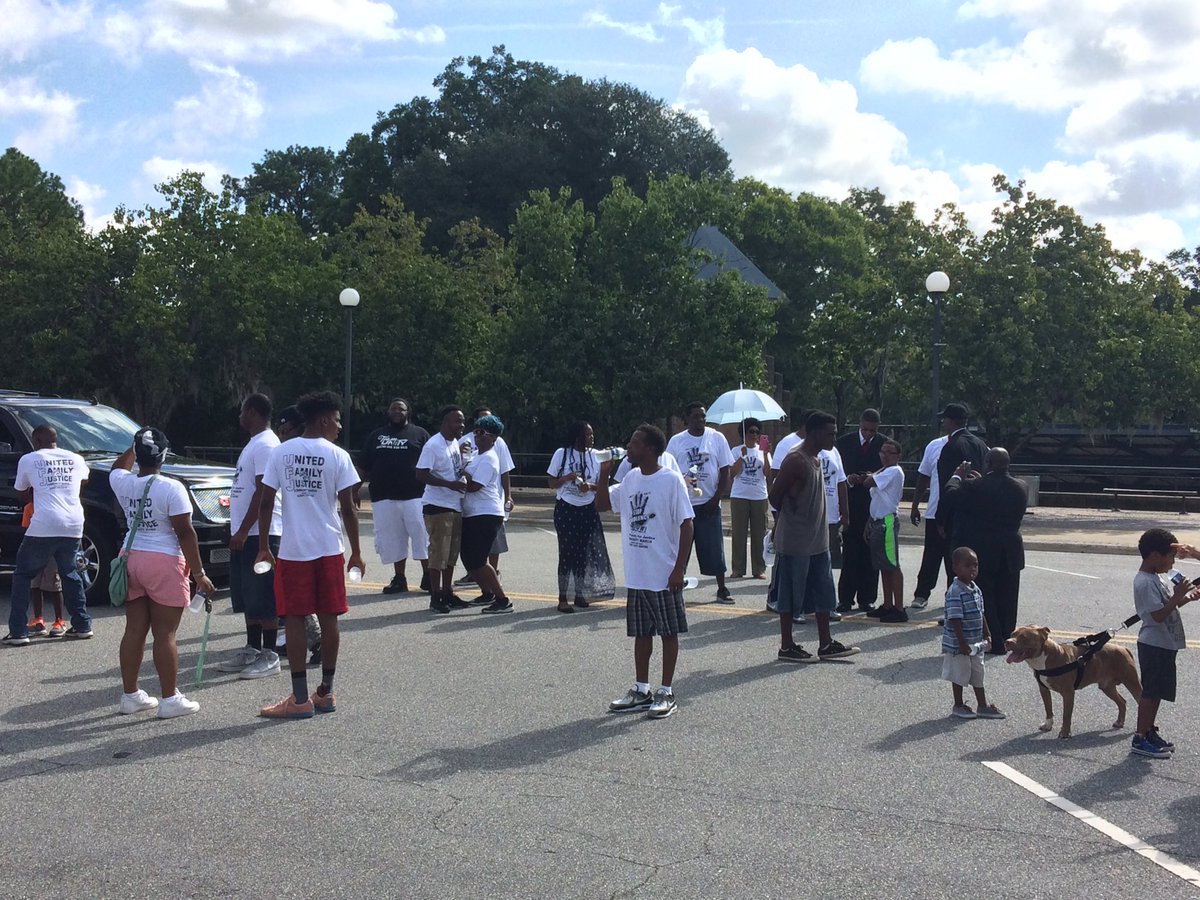 Mike_Fussell440's tweet photo. Gang members coming together outside of the Albany Civil Rights Institute agreeing to a 100 day truce https://t.co/wvpd6fLF2l