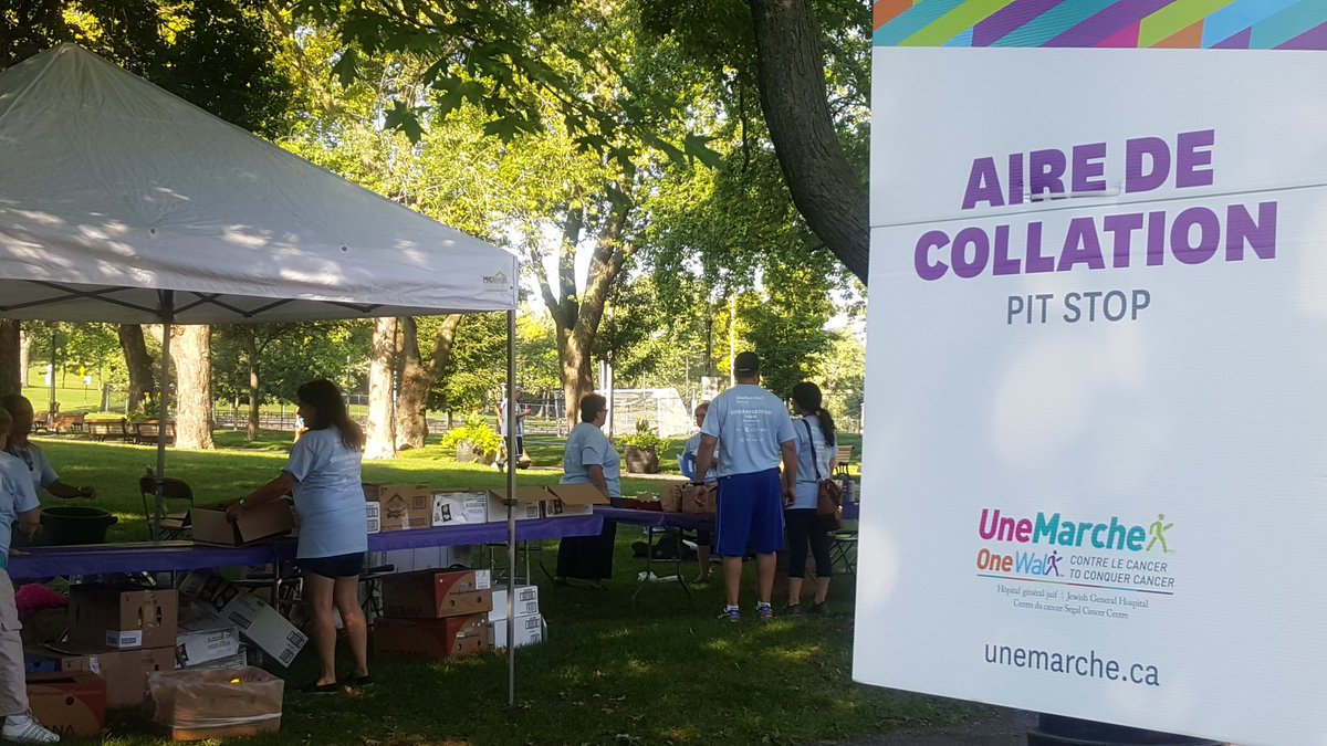 EBoquer's tweet photo. @KenInMontreal @CJAD800 #onewalktoconquercancer #Montreal #volunteers setting up for a great #fundraising day. https://t.co/cpqgJE4IM2