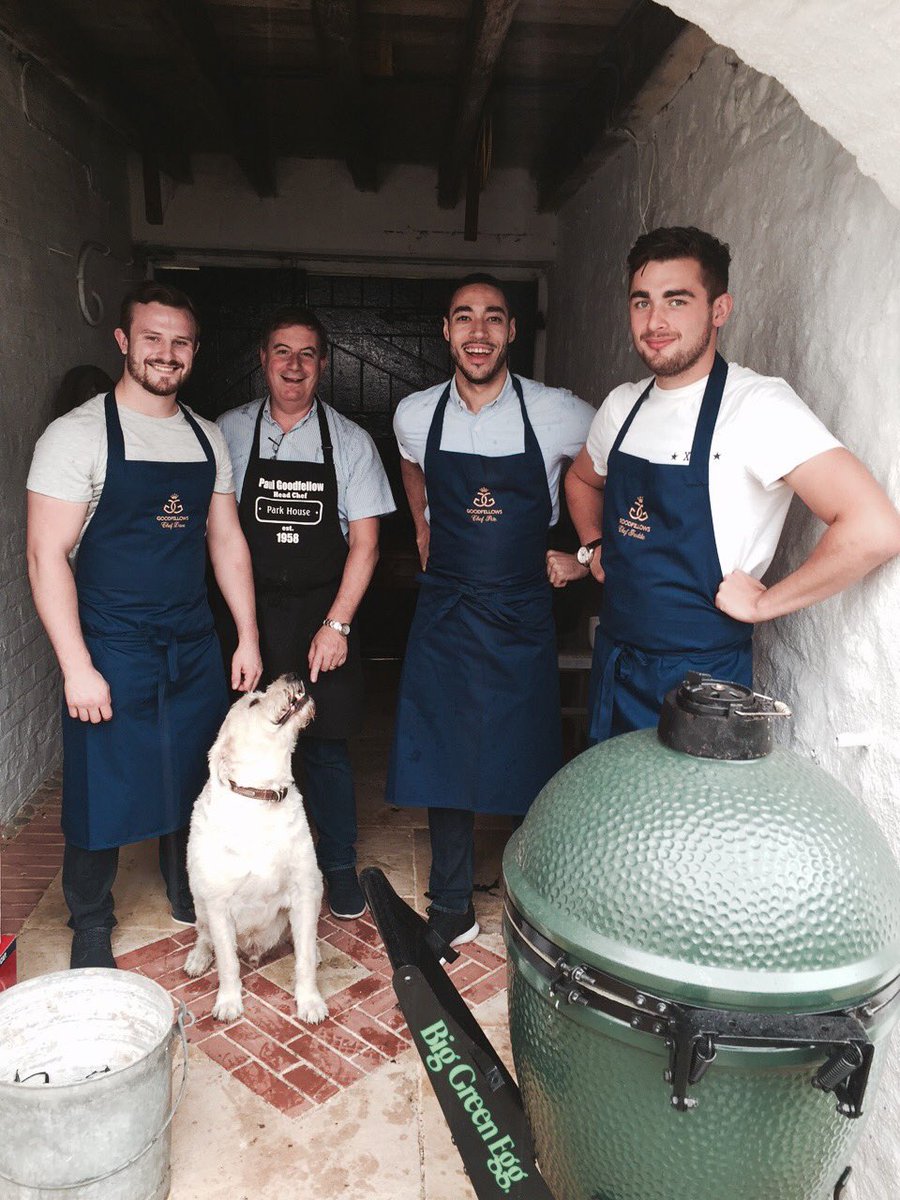 Elly_Gimbel's tweet photo. The Goodfellow brigade @PeteeatsLND @FreddieGoodf @GoodfellowPaul @DaveHands13 #teamgoodfellow #biggreenegg #bbq https://t.co/ESilvO95i3