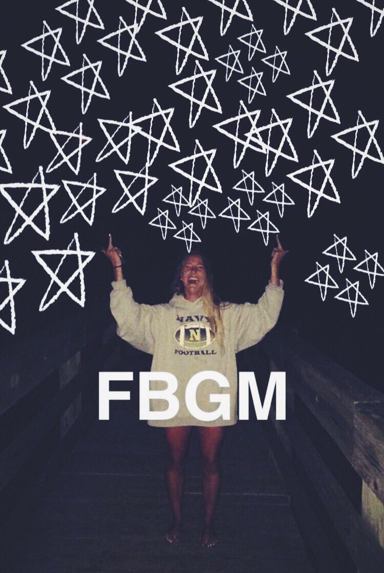 carolinetoddd's tweet photo. H16BD to my bff! Love ya most the time and keep doing what you do!#stealdogs 💚🌞🍑🐶🐶🐶 @michaela_haney https://t.co/jtk93WkvKE