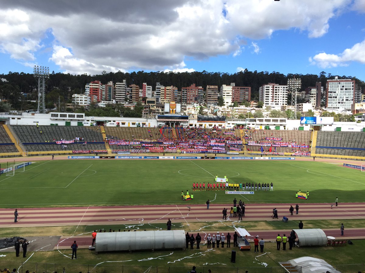 DonRaulDIM's tweet photo. Sin el acompañamiento de nuestra gran hinchada nada sería posible. Gracias poderosos. Vamos por la @SudamericanaCup https://t.co/pCiavWYWLP