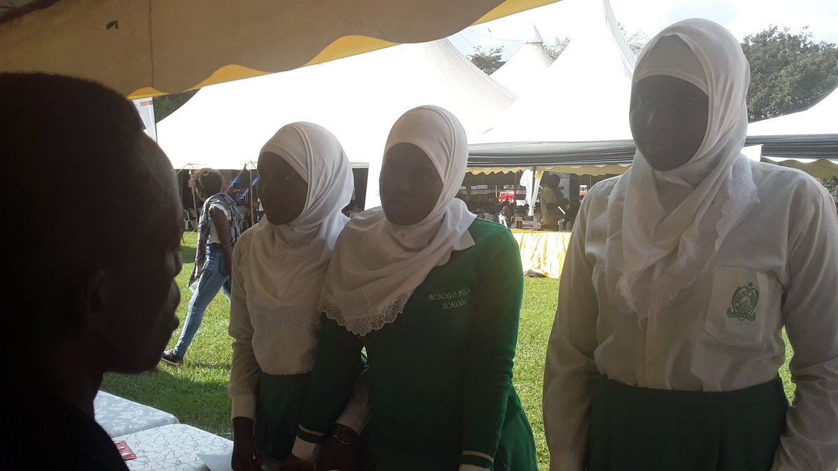 reachahand's tweet photo. Students from Mboggo High School learning about menstrual hygiene. #LetGirlsBeGirls #BetterLife4Girls #ANYF2016 https://t.co/QpzkZnkjFg