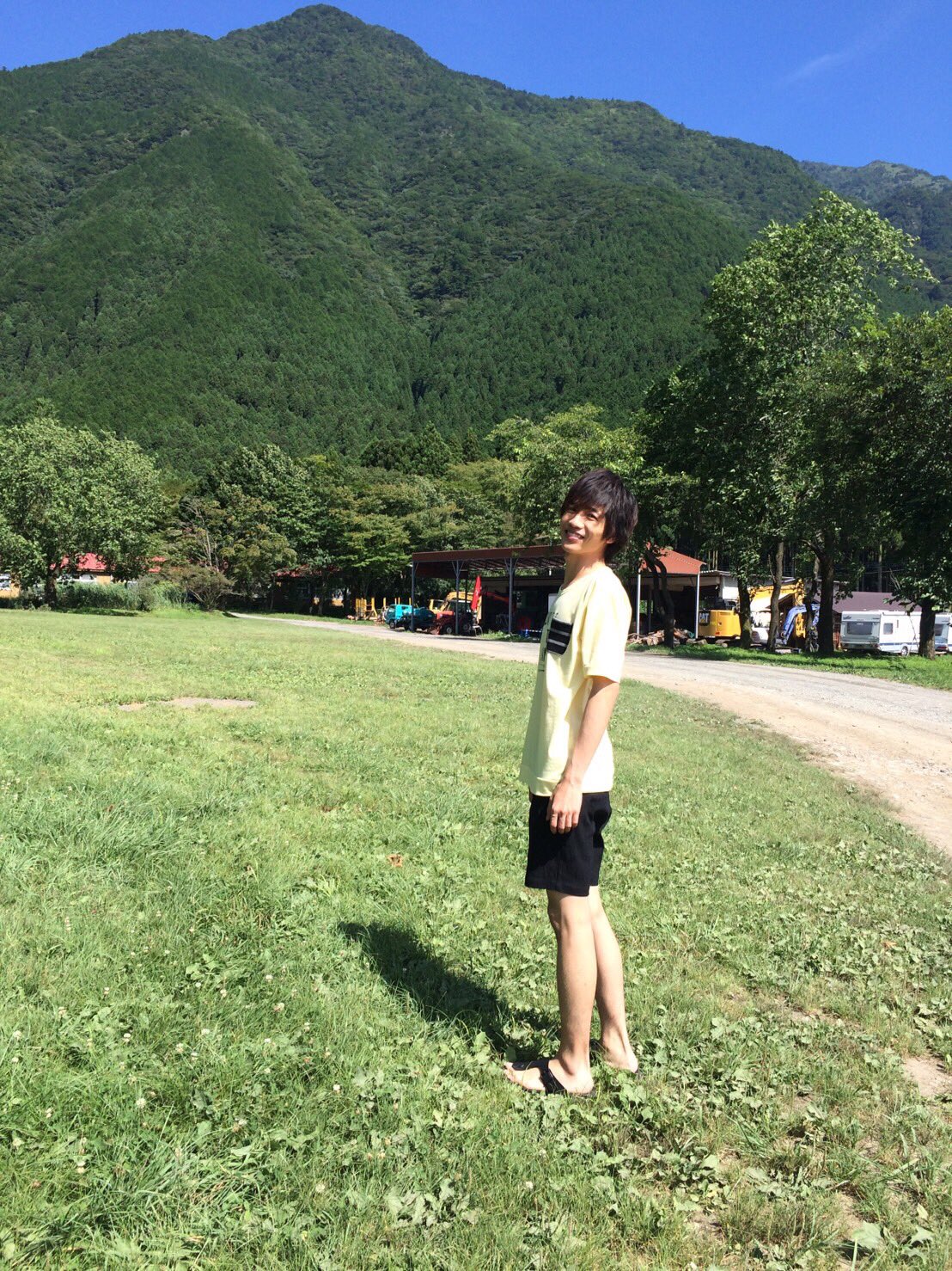 志尊淳 皆さん ほんとにあった怖い話 見ていただけましたでしょうかーー 話は怖い けど 撮影は恒松ちゃんはじめ 5時9時のチームが沢山いらっしゃって 楽しく思い出に浸りながらやらせてもらいました 大自然と 眩しい顔してます 笑 T